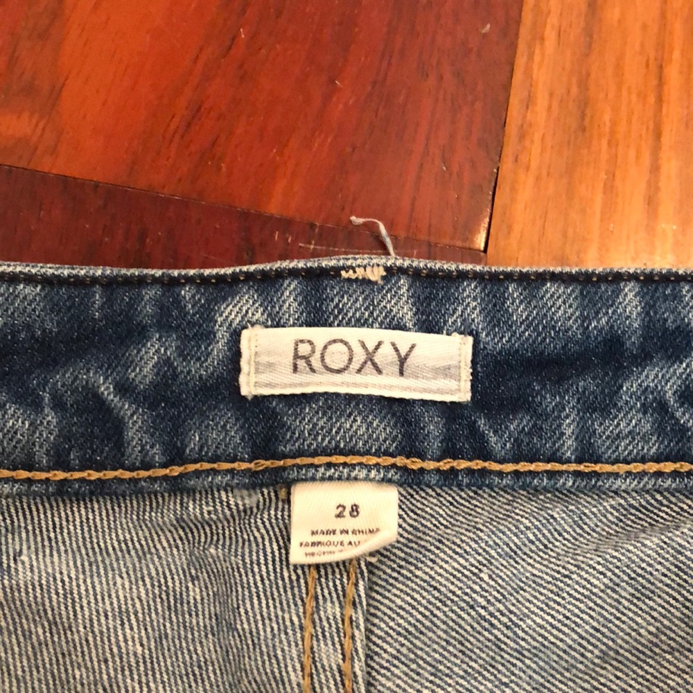 Roxy Jean shorts size 28 - Picture 3 of 5